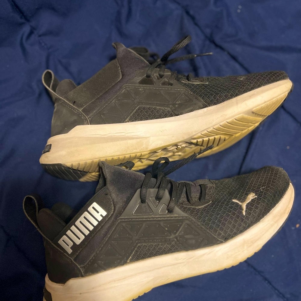 Puma women’s black tennis shoe size 11
